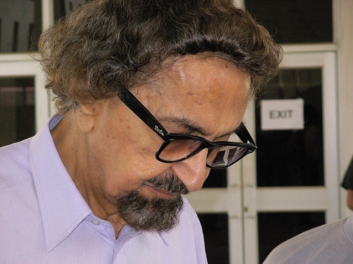 1280px-Alyque_Padamsee