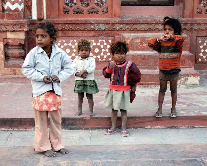 1275px-Children_in_India_3-e1530273025750