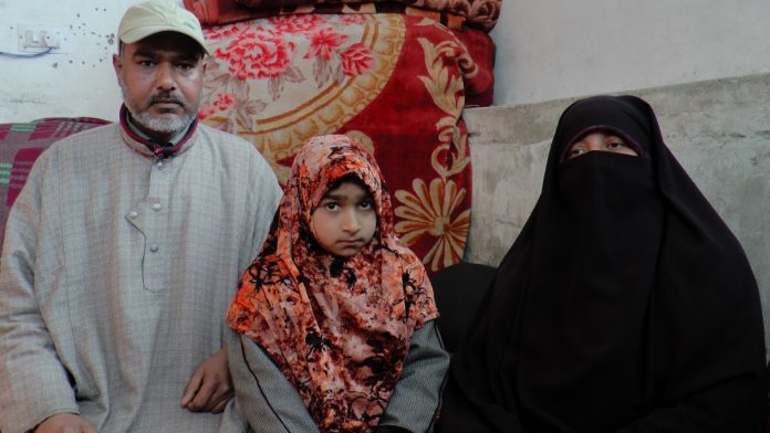 asiya hassan with husband and daughter asiya hassan with husband and daughter